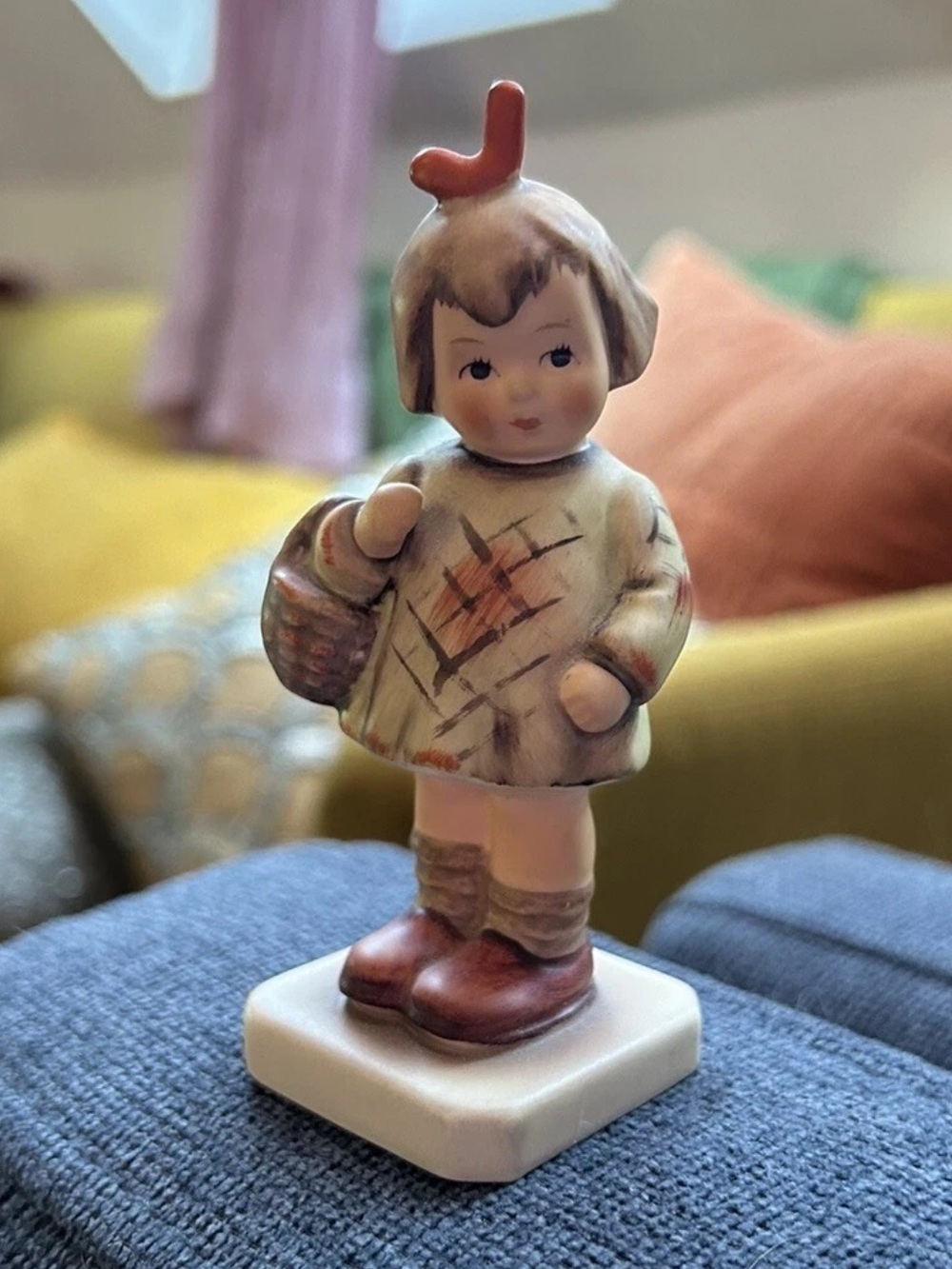 Vintage 1989 Hummel Figurine "I Brought You a Gift" Goebel Collectors Club #479